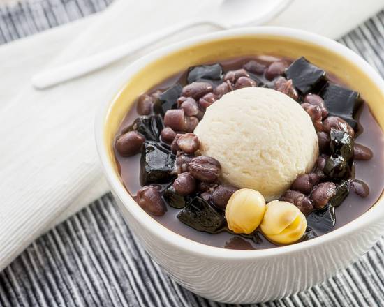Red Bean Soup & Grass Jelly with Vanilla Ice Cream 雪山紅豆涼粉 (配雲咖哩嗱雪糕)